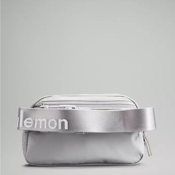 Lululemon 1L Go Everywhere Belt Bag Silver and White **Brand New!** - Picture 2 of 5